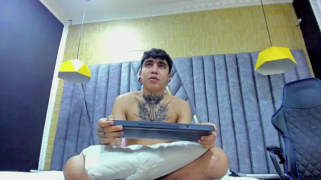 Snapshot of SantiOlsen chatting on November 13, 12:09 pm SantiOlsen online show from November 13, 12:09 pm