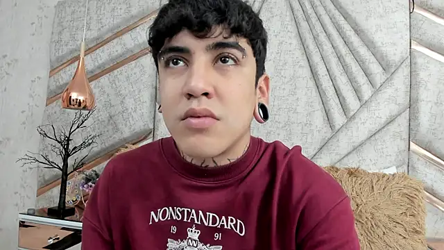 Snapshot of SantiOlsen chatting on November 18, 11:57 am SantiOlsen online show from November 18, 11:57 am