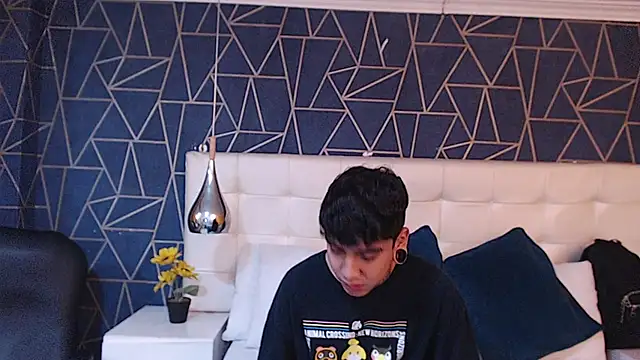 Snapshot of SantiOlsen chatting on October 29, 11:31 am SantiOlsen online show from October 29, 11:31 am