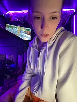 Thedeepwebcutie online show from June 3, 6:36 am
