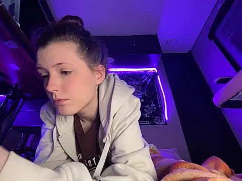 Thedeepwebcutie online show from May 1, 8:08 am