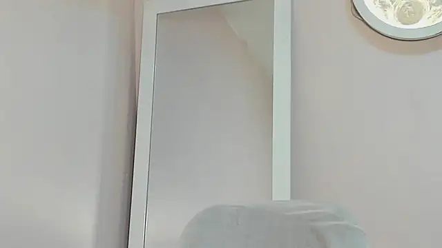 elissaWhite online show from April 11, 4:20 am