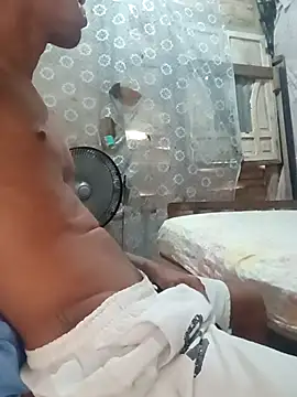 Snapshot of Estebanbigcock23 chatting on December 18, 8:34 pm Estebanbigcock23 online show from December 18, 8:34 pm