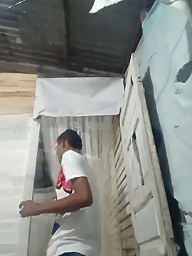 Snapshot of Estebanbigcock23 chatting on February 24, 1:28 am Estebanbigcock23 online show from February 24, 1:28 am