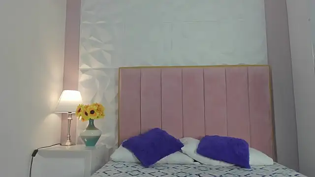 Snapshot of xxxMia_Isabellaa chatting on October 19, 12:08 pm xxxMia Isabellaa online show from October 19, 12:08 pm