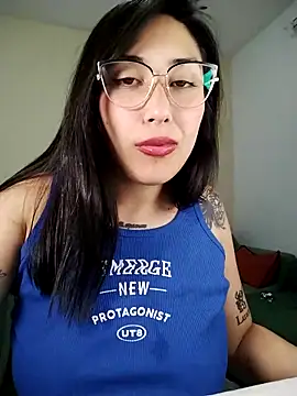 Snapshot of Chinitaaa28 chatting on November 2, 3:22 am Chinitaaa28 online show from November 2, 3:22 am