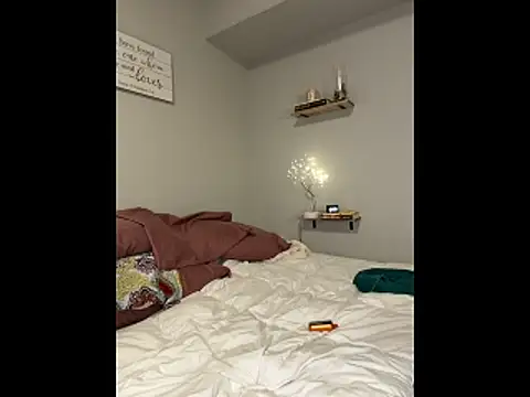 Snapshot of PetitemarieeThaReal chatting on November 10, 4:39 am PetitemarieeThaReal online show from November 10, 4:39 am