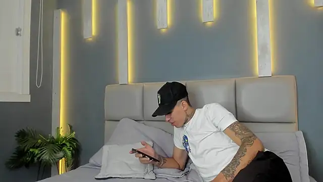 Snapshot of ArohomLester chatting on November 22, 11:09 am ArohomLester online show from November 22, 11:09 am