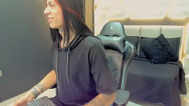 Snapshot of ArohomLester chatting on November 11, 11:16 am ArohomLester online show from November 11, 11:16 am