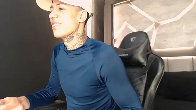 Snapshot of ArohomLester chatting on November 28, 10:59 am ArohomLester online show from November 28, 10:59 am