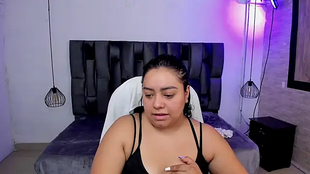 Snapshot of adhara_lune1 chatting on October 22, 1:43 pm adhara lune1 online show from October 22, 1:43 pm