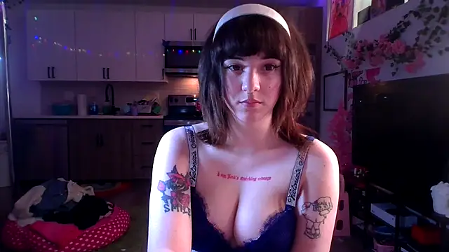 Trickylucy555 online show from November 17, 12:03 am