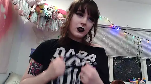 Trickylucy555 online show from February 13, 10:48 am