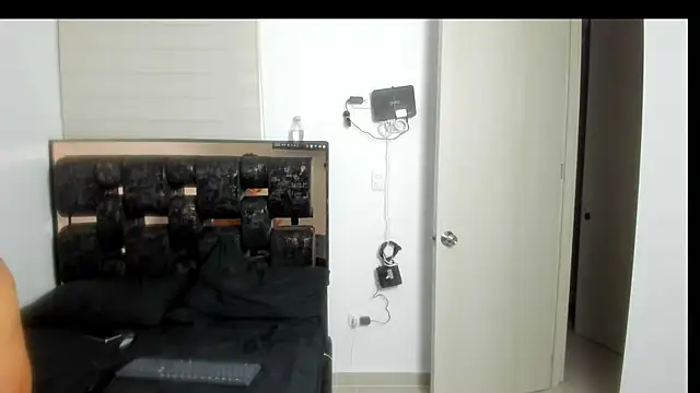 Snapshot of bicthxhard chatting on October 30, 4:22 am bicthxhard online show from October 30, 4:22 am