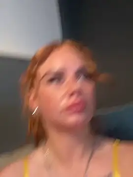 Ellieskyyee1 online show from November 21, 9:25 pm