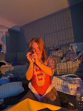 Ellieskyyee1 online show from December 19, 9:39 pm