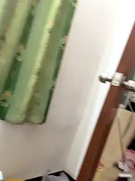 Snapshot of aaaaawhate chatting on October 30, 10:35 am aaaaawhate online show from October 30, 10:35 am