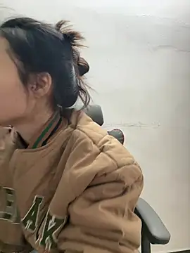 aaaaawhate online show from February 1, 11:08 am