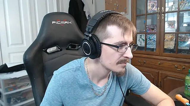 Snapshot of CasuallyCorrupt chatting on October 28, 10:52 pm CasuallyCorrupt online show from October 28, 10:52 pm