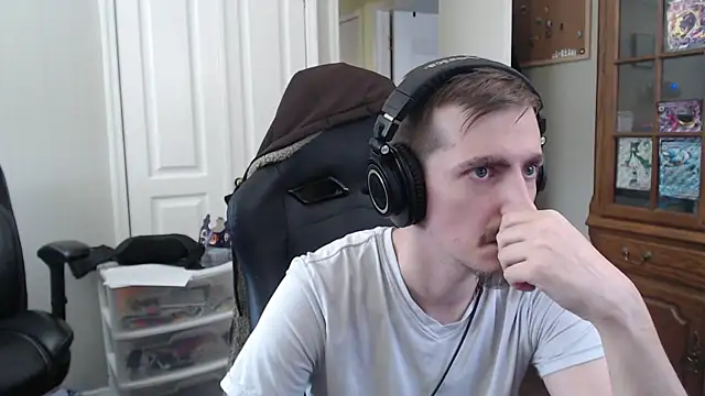 Snapshot of CasuallyCorrupt chatting on October 25, 7:58 pm CasuallyCorrupt online show from October 25, 7:58 pm