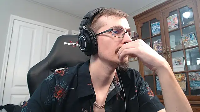 Snapshot of CasuallyCorrupt chatting on November 8, 4:27 am CasuallyCorrupt online show from November 8, 4:27 am