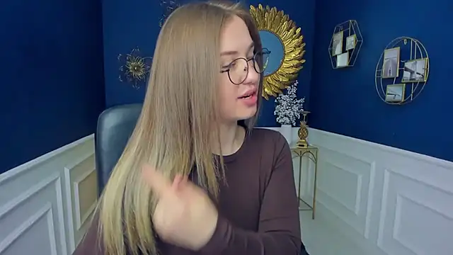 HazelWhityy online show from March 25, 6:35 am