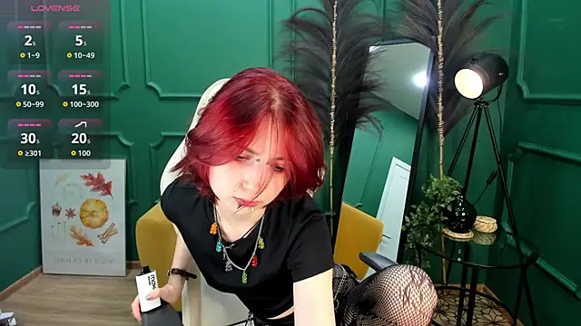 Snapshot of _L_o_r_r_y_ chatting on November 6, 1:48 pm L o r r y online show from November 6, 1:48 pm