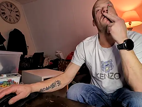 Snapshot of Kinky_Play1 chatting on January 17, 9:29 pm Kinky Play1 online show from January 17, 9:29 pm