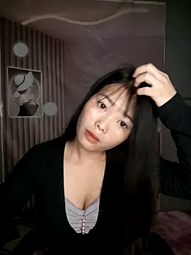 Snapshot of Fish_yellow chatting on November 9, 8:13 pm Fish yellow online show from November 9, 8:13 pm