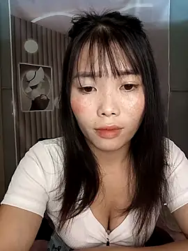 Snapshot of Fish_yellow chatting on November 9, 3:54 am Fish yellow online show from November 9, 3:54 am