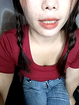 Snapshot of Fish_yellow chatting on November 18, 1:10 am Fish yellow online show from November 18, 1:10 am