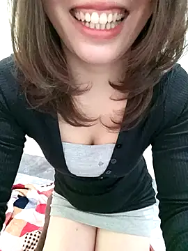 Snapshot of Fish_yellow chatting on November 28, 6:24 am Fish yellow online show from November 28, 6:24 am