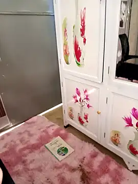 Snapshot of Fish_yellow chatting on November 20, 2:23 am Fish yellow online show from November 20, 2:23 am