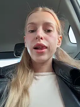 kira mia online show from March 27, 3:57 pm