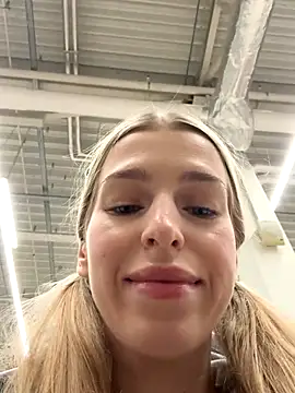 Snapshot of kira_mia chatting on November 26, 3:23 pm kira mia online show from November 26, 3:23 pm