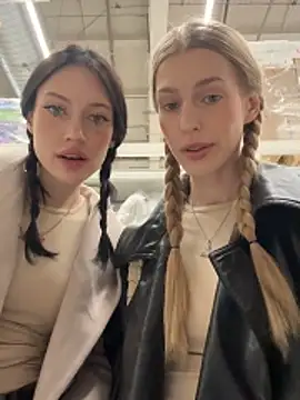 kira mia online show from December 22, 4:07 pm