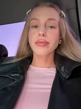 kira mia online show from March 7, 3:39 pm