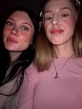 kira mia online show from January 14, 4:21 pm