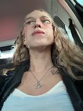 kira mia online show from April 1, 4:04 pm