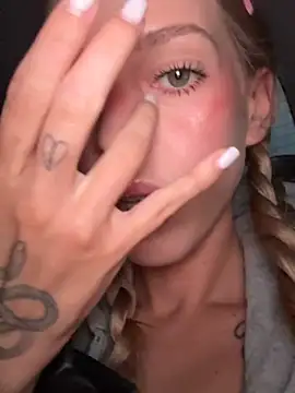 kira mia online show from March 12, 4:00 pm