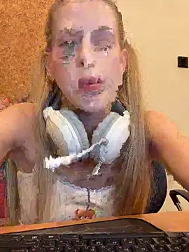 kira mia online show from March 10, 4:00 pm