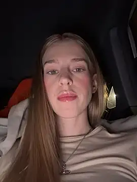 kira mia online show from January 9, 4:36 pm