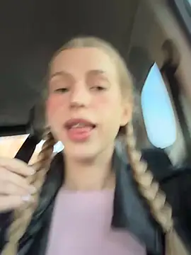 kira mia online show from April 8, 4:30 pm