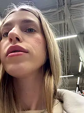 kira mia online show from January 12, 4:03 pm