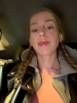 Snapshot of kira_mia chatting on November 25, 3:12 pm kira mia online show from November 25, 3:12 pm