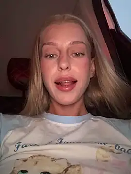 kira mia online show from March 1, 3:23 pm