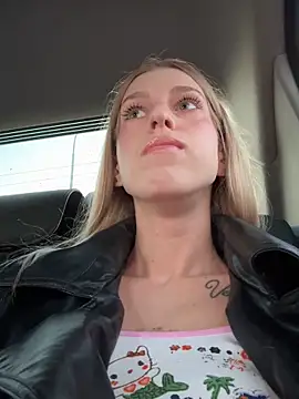 kira mia online show from March 13, 3:50 pm