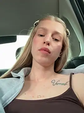 kira mia online show from July 1, 4:40 pm