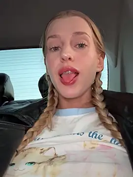 kira mia online show from March 11, 3:50 pm