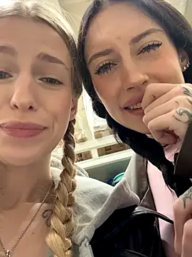 kira mia online show from December 2, 3:47 pm